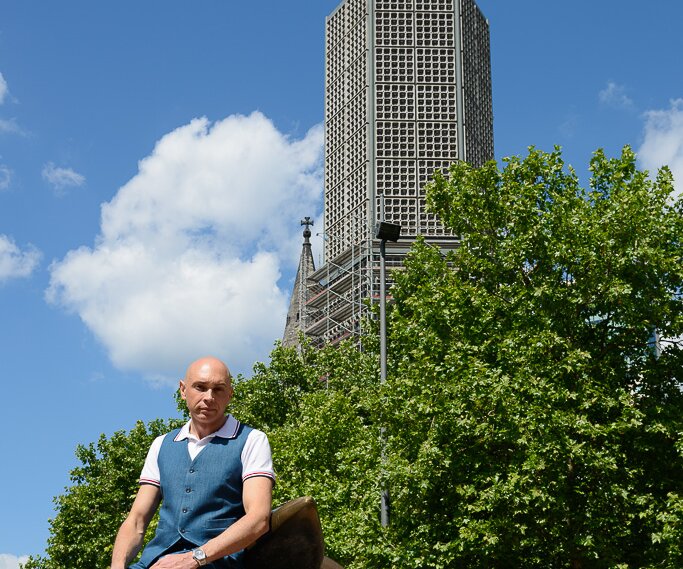 _DSC0018 Markos at the Weltkugelbrunnen at Breitscheidplatz in Berlin. The Kaiser Wilhelm Memorial Church (Gedächtniskirche) in the background.