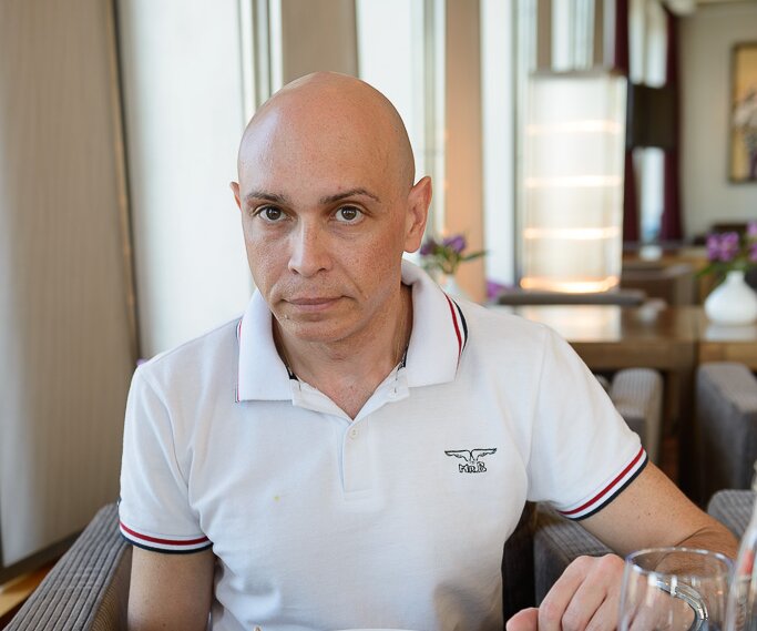 _DSC0050 Markos having afternoon coffee in the lounge at the hotel.