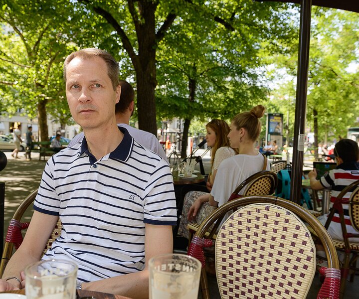 _DSC0009 Arto having coffee at Einstein Kaffee on Kurfürstendamm.