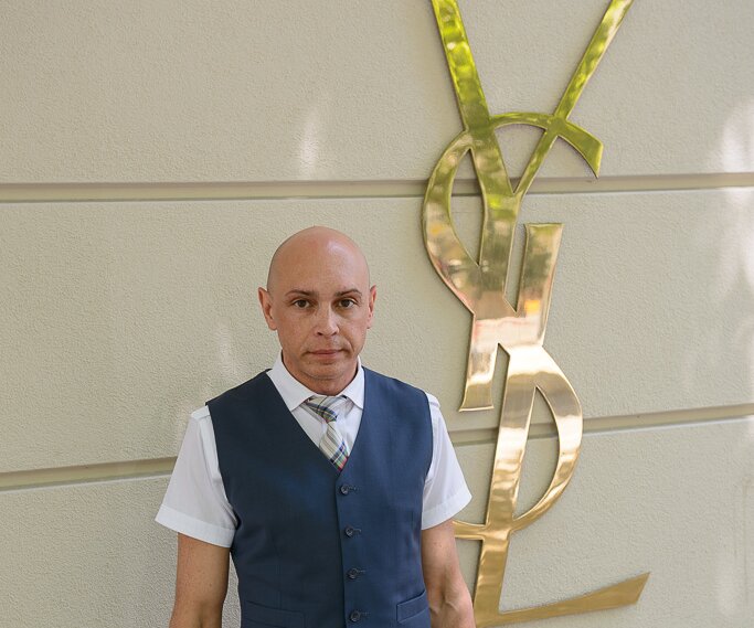_DSC0013 Markos at a boutique on Kurfürstendamm.