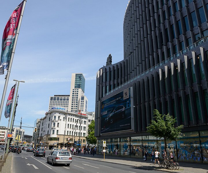 _DSC0042 At Joachimstaler Straße on Kurfürstendamm.