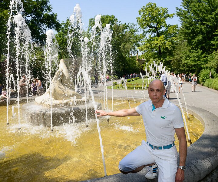 _DSC0021 Markos at a fountain at the Berlin Zoo.