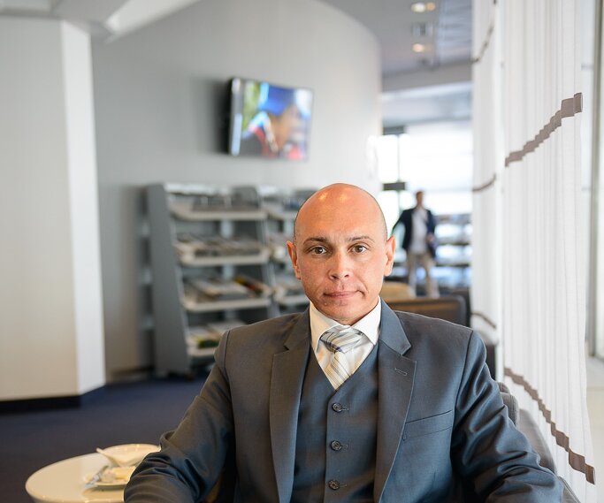 _DSC0010 Markos in the lounge at Tegel airport.