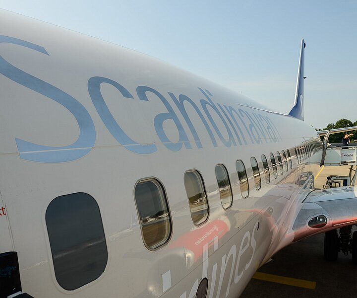 _DSC0015 The B737-700 at Tegel airport for Stockholm.