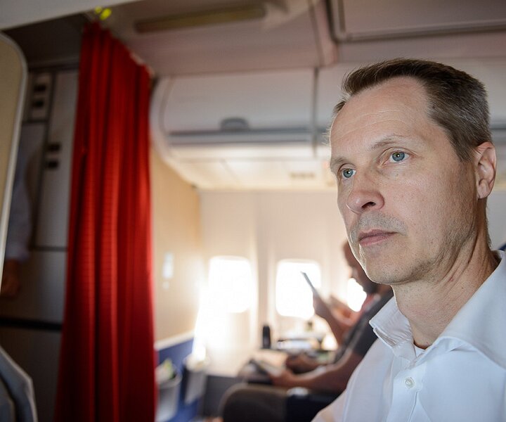 _DSC0022 Arto on the flight from Berlin to Stockholm.