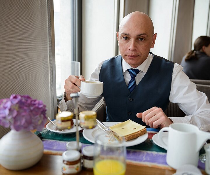 _DSC0003 Breakfast in the lounge at the hotel in Berlin.