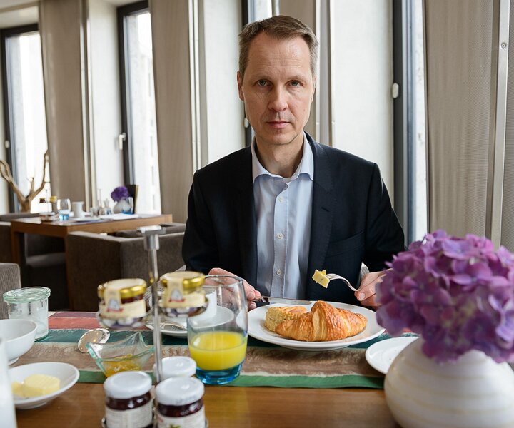 _DSC0006 Breakfast in the lounge at the hotel in Berlin.