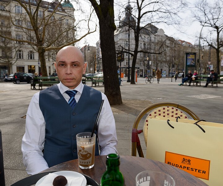 _DSC0023 Markos in Berlin, at Kurfürstendamm.