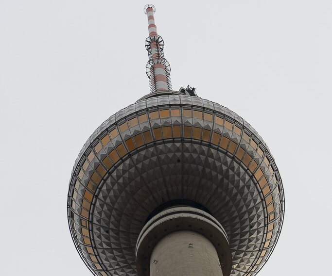_DSC0120 The TV-tower (Fernsehturm) at Alexanderplatz. 368 meters high. The silver ball at a hight of approximately 210 meters.