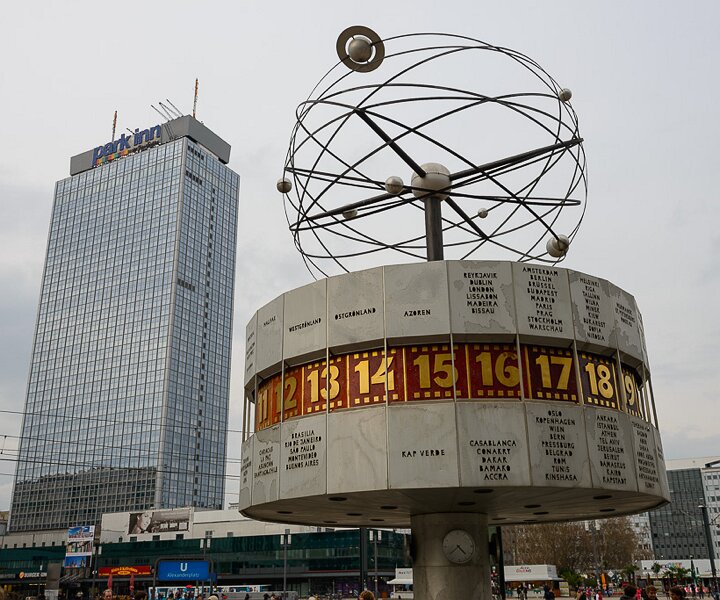 _DSC0128 The world time clock (Weltzeituhr) at Alexanderplatz.