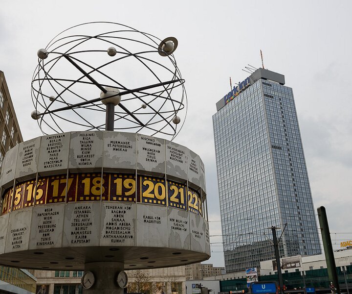 _DSC0129 The world time clock (Weltzeituhr) at Alexanderplatz.