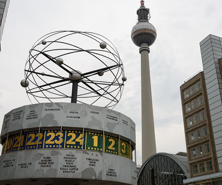 _DSC0134 The world time clock (Weltzeituhr) at Alexanderplatz.