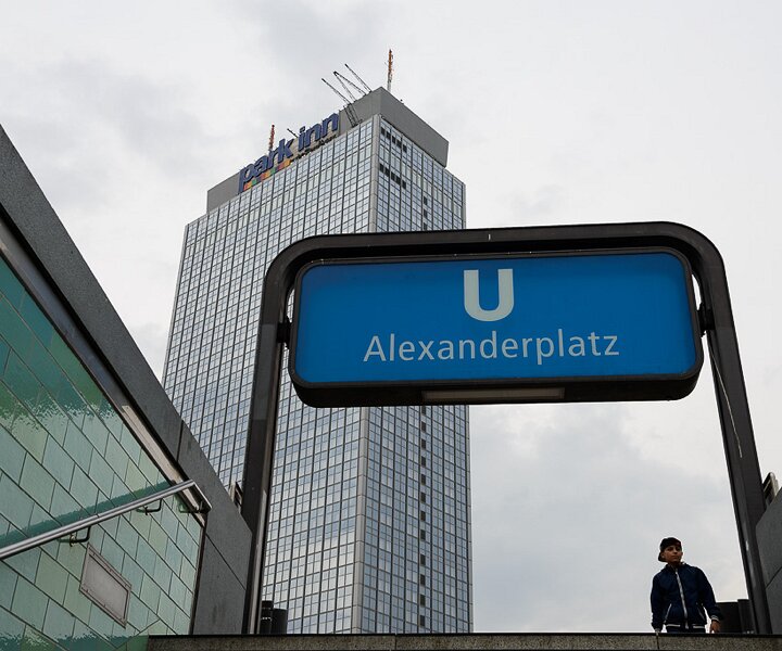_DSC0141 At Alexanderplatz.