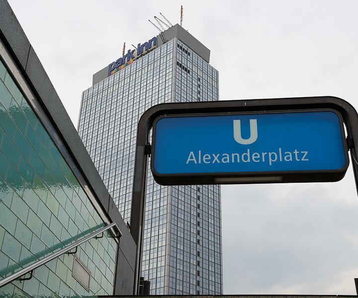 _DSC0143 At Alexanderplatz.