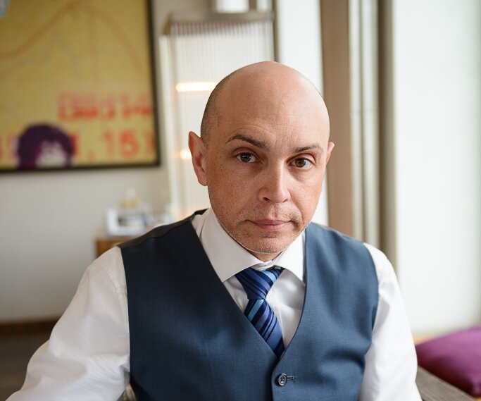 _DSC0001 Markos having breakfast in the lounge at the hotel, before heading out in Berlin.