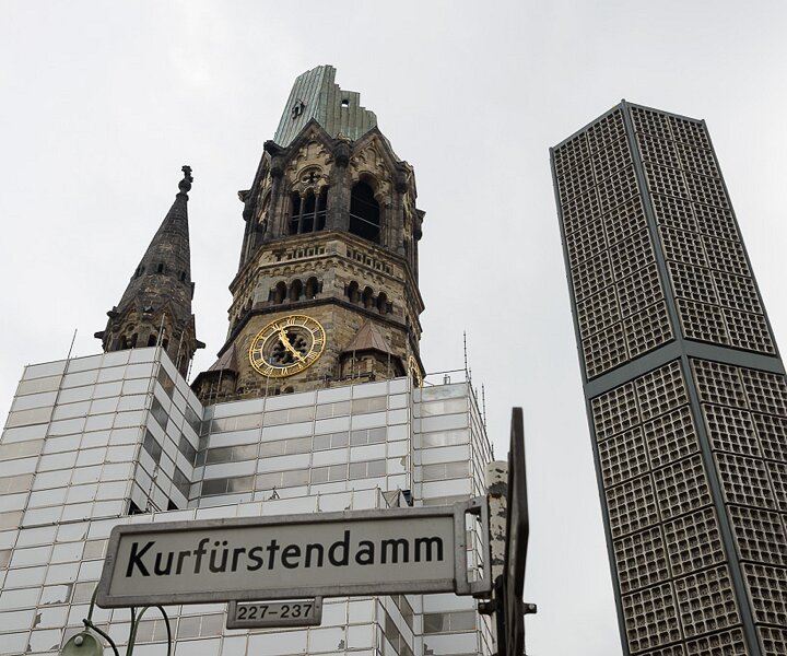 _DSC0006 The Kaiser Wilhelm Memorial Church (Gedächtniskirche) on the Kurfürstendamm in Berlin.
