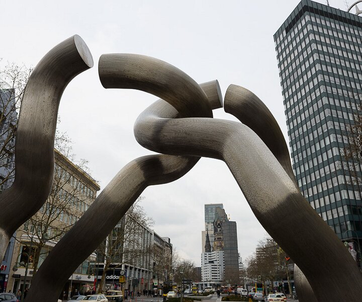_DSC0018 The Berlin sculpture on Tauentzienstraße.