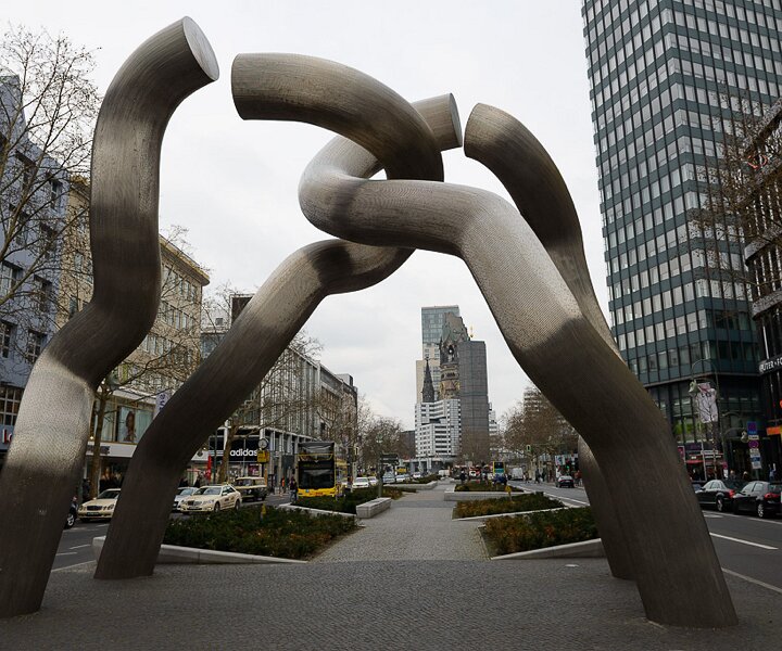_DSC0019 The Berlin sculpture on Tauentzienstraße.