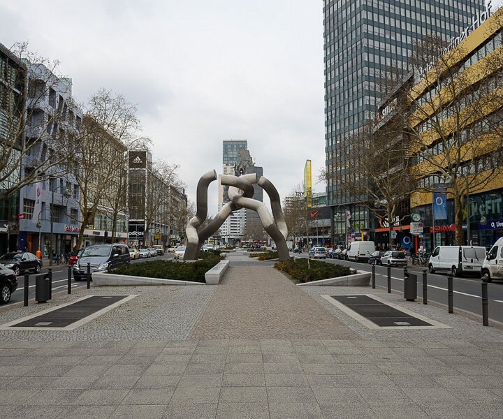 _DSC0039 The Berlin sculpture on Tauentzienstraße.