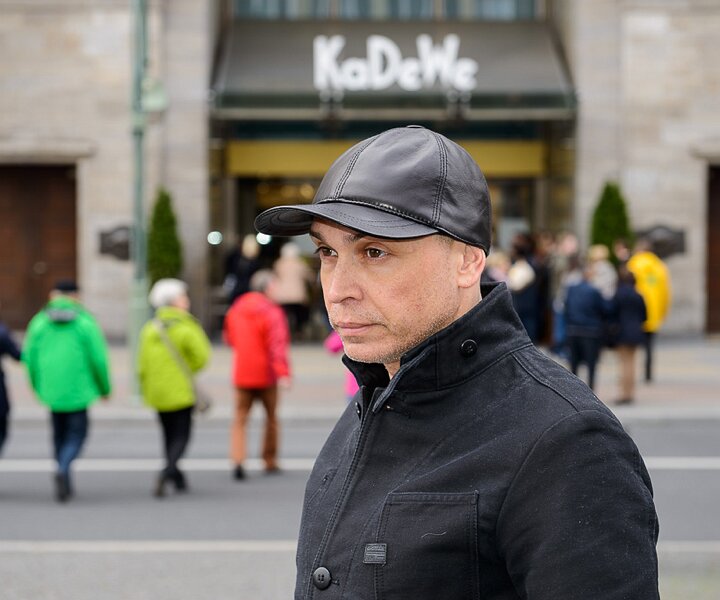 _DSC0056 Markos in front of the KaDeWe department store.