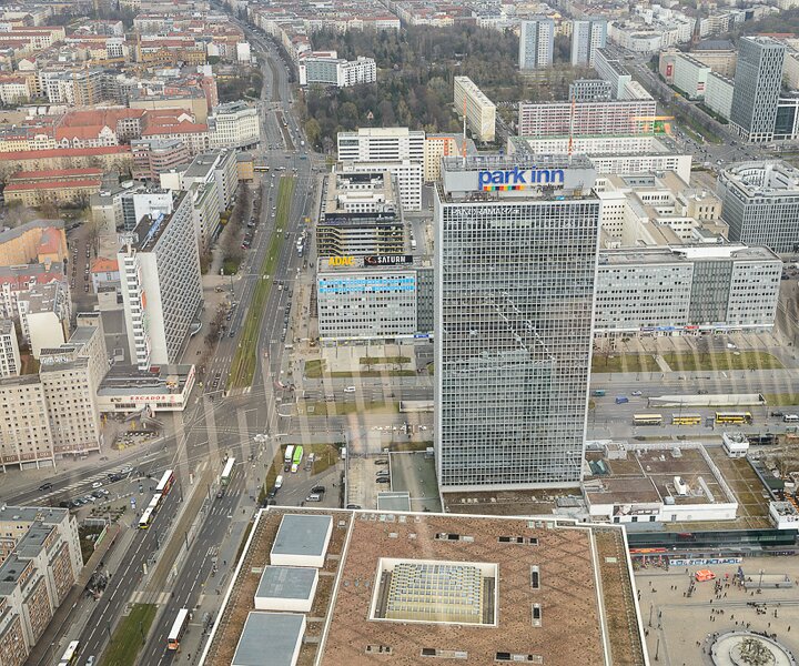 _DSC0085 View of the Park Inn hotel from the TV-tower at Alexanderplatz.