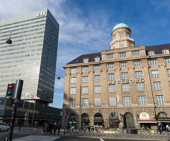 _DSC0005 In central Copenhagen, the Radisson Blu Royal Hotel (originally SAS Royal Hotel) to the left.