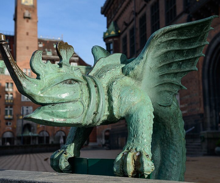 _DSC0022 Figure outside the Copenhagen City Hall.