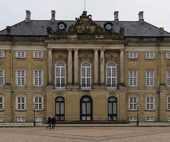 _DSC0041 Amalienborg palace, the winter home of the Danish royal family.