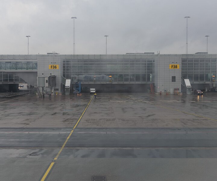 _DSC0002 Push back from the gate at Arlanda airport on a rainy morning.