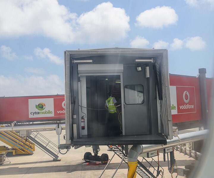 _DSC0050 Docking to the gate at Larnaca airport.