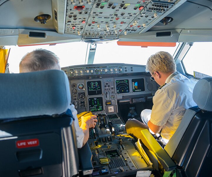 _DSC0023 In the cockpit of the Airbus A330-300.