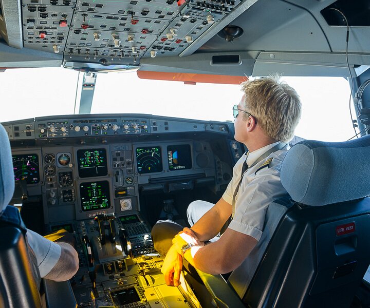 _DSC0029 In the cockpit of the Airbus A330-300.