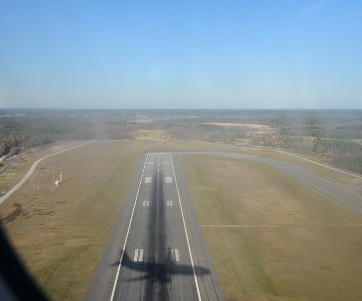 _DSC0056 Flying above the runway at Arlanda airport.