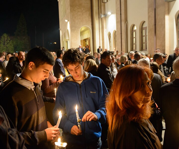 _DSC0075 At the church in Limassol at the night of Holy Saturday, the Holy Light has arrived.