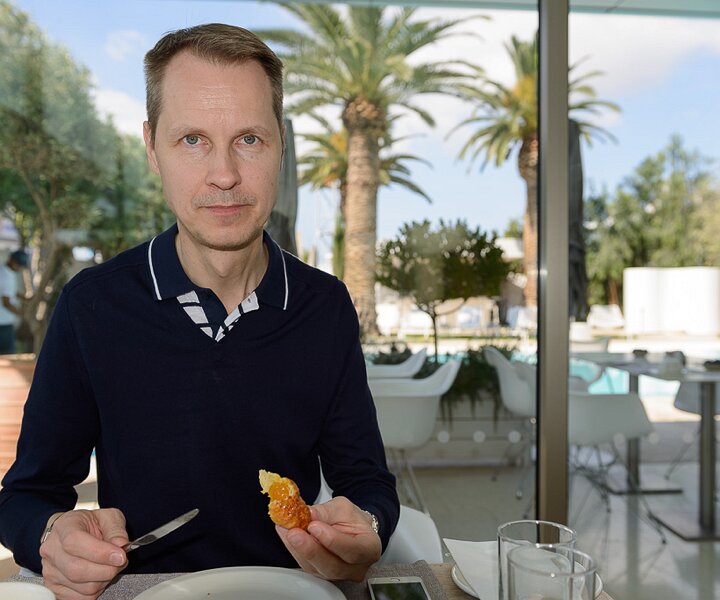 _DSC0013 Arto having breakfast at Alasia hotel.