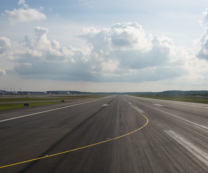_DSC0004 On the runway, ready for takeoff.