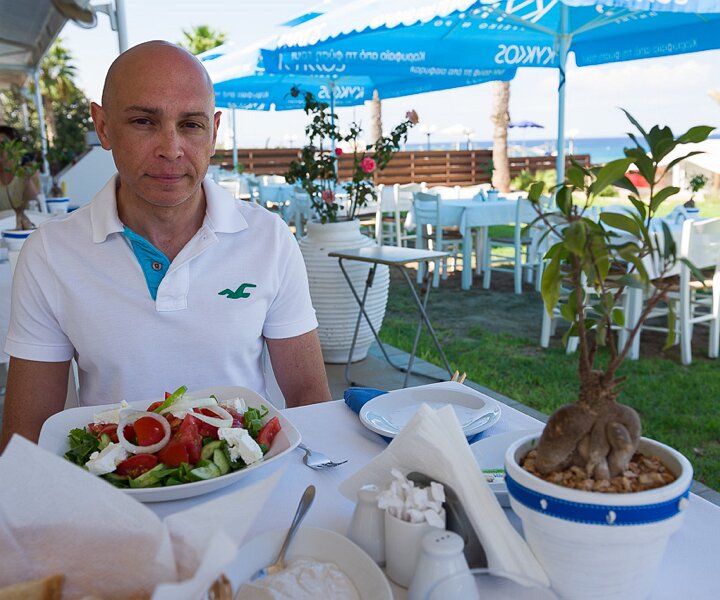 _DSC0007 Markos having lunch at a restaurant by Fig Tree Bay.