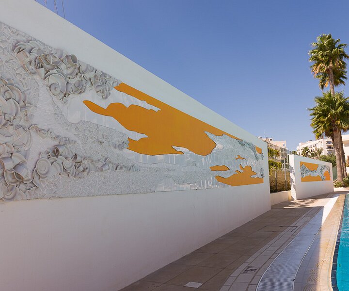 _DSC0020 Art by the pool at Capo Bay Hotel .