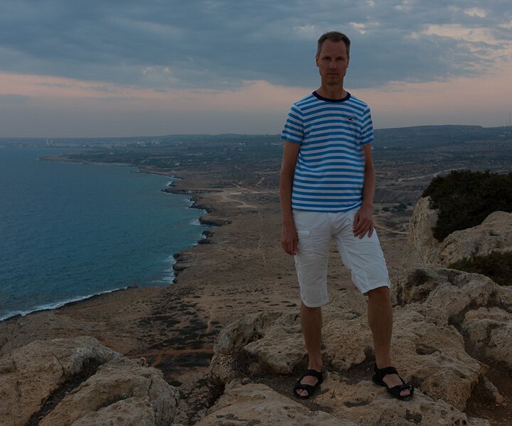 _DSC0099 Arto at the viewpoint at Cavo Greco.
