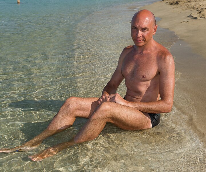 _DSC0059 Markos on the beach at Fig Tree Bay.