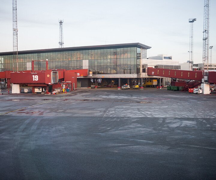 _DSC0002 Departure from the gate at Arlanda airport.