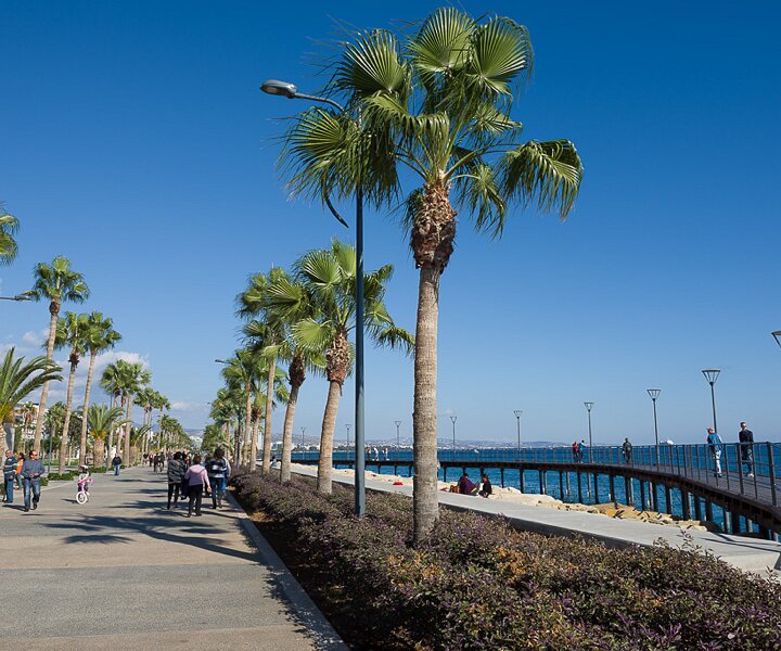 _DSC0040 At the seaside promenade in Limassol.