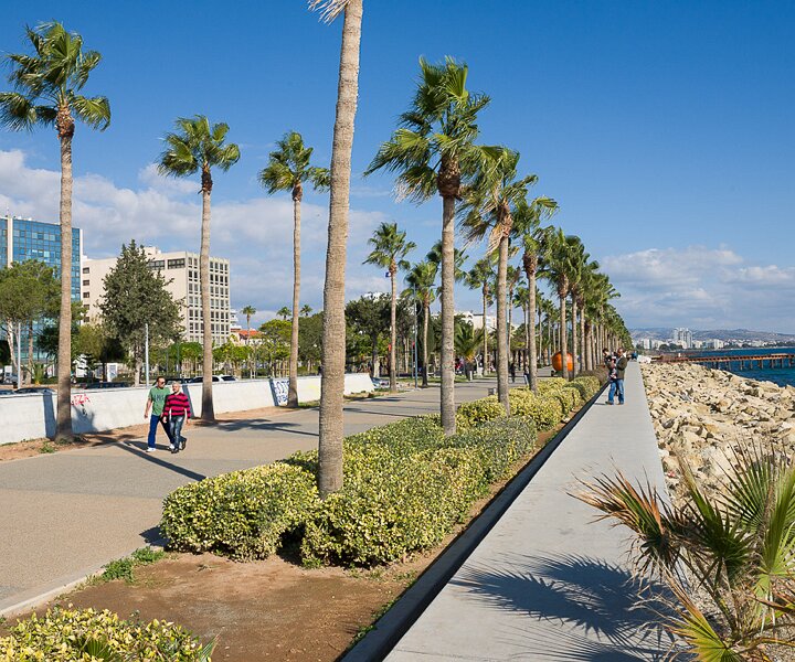 _DSC0008 At the seaside promenade in Limassol.