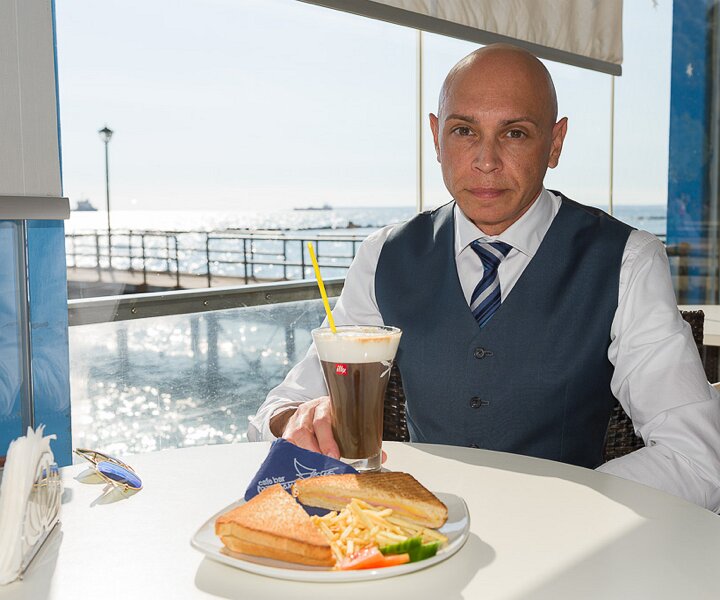 _DSC0018 Markos at Enaerios café in Limassol.