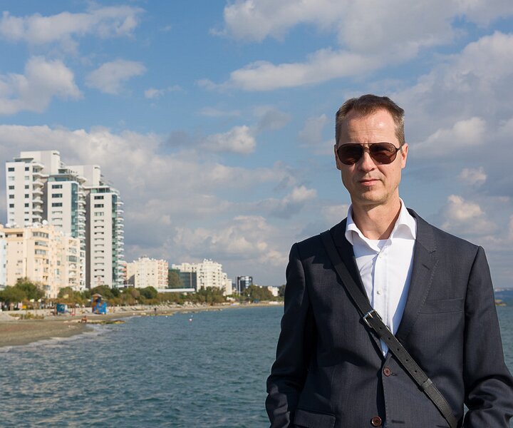 _DSC0027 Arto by the seaside in Limassol on Christmas day.