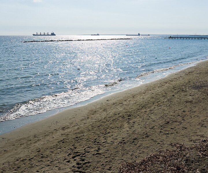 _DSC0029 Walking by the beach in Limassol on Christmas day.