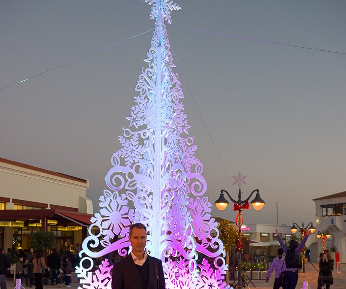 _DSC0030 Arto at a Christmas tree at Limassol Marina.