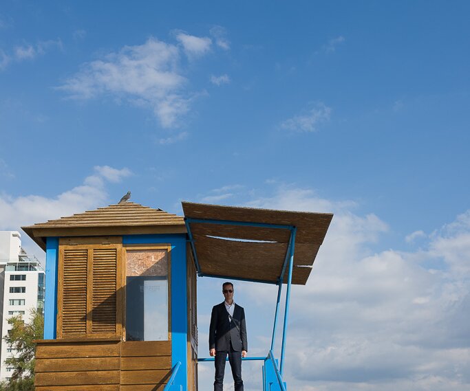 _DSC0031 Arto at a lifeguard's tower at the beach in Limassol.