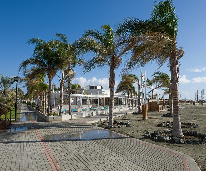_DSC0072 Malindi restaurant near St Raphael Marina.