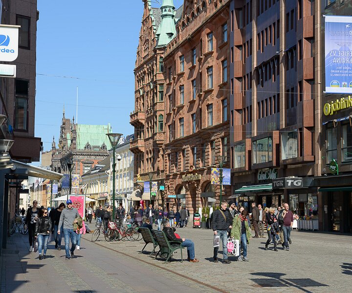 _DSC0002 A sunny day in Malmö city center.